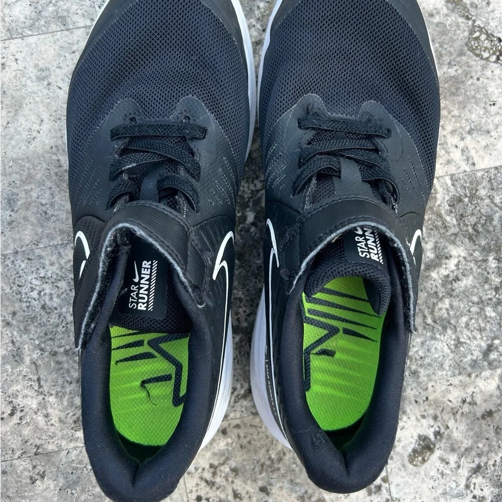 Nike Star Runner 2.0 Youth Size 3 Black Athletic Sneakers. VGUC.